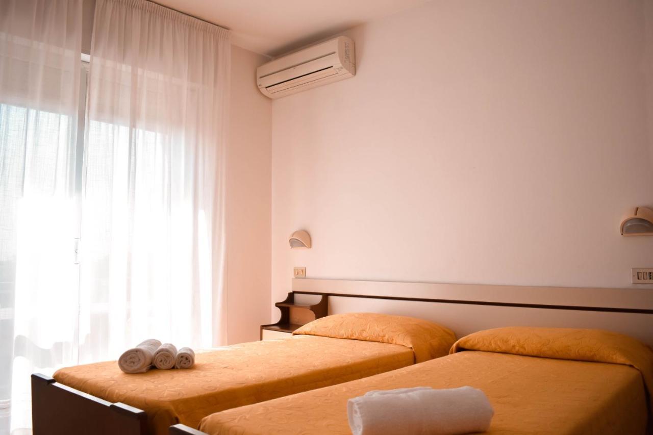 Hotel Zeus Cervia Exterior foto