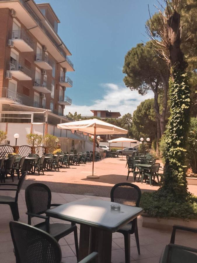 Hotel Zeus Cervia Exterior foto
